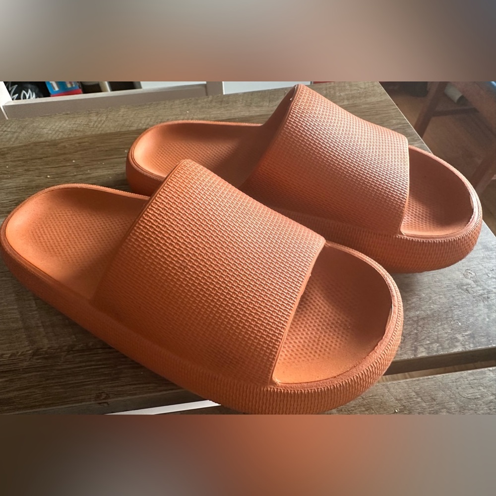 Women’s Orange Cloud Slides, new unworn, EU 37/38 US 6/7